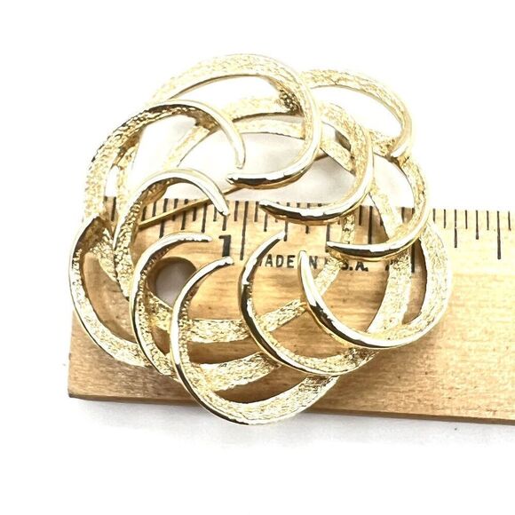 Vintage Sarah Coventry  Swirled  Gold Tone Textured 2.25" Brooch Pin - Picture 6 of 6
